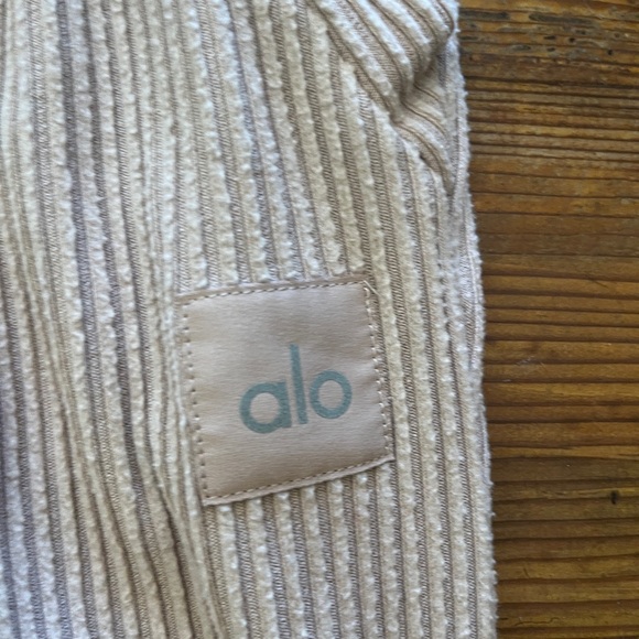 Womens ALO Yoga muse sweatpant - Picture 4 of 8